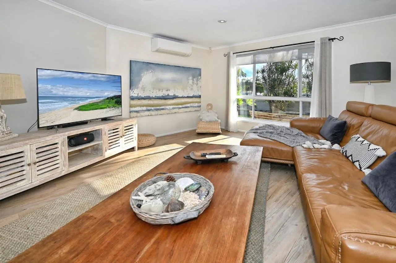 Driftwood Beach Home Kawana Waters