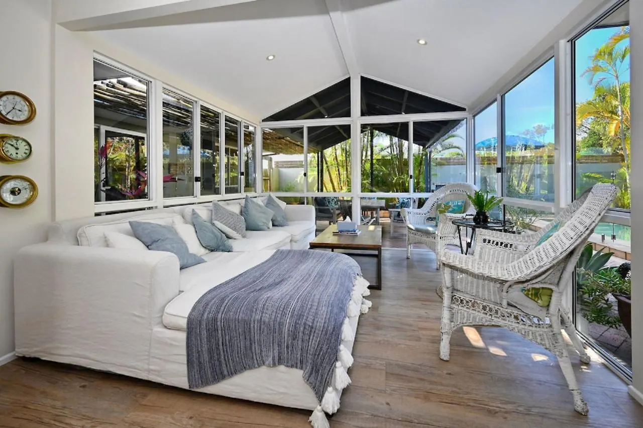 Driftwood Beach Home Kawana Waters