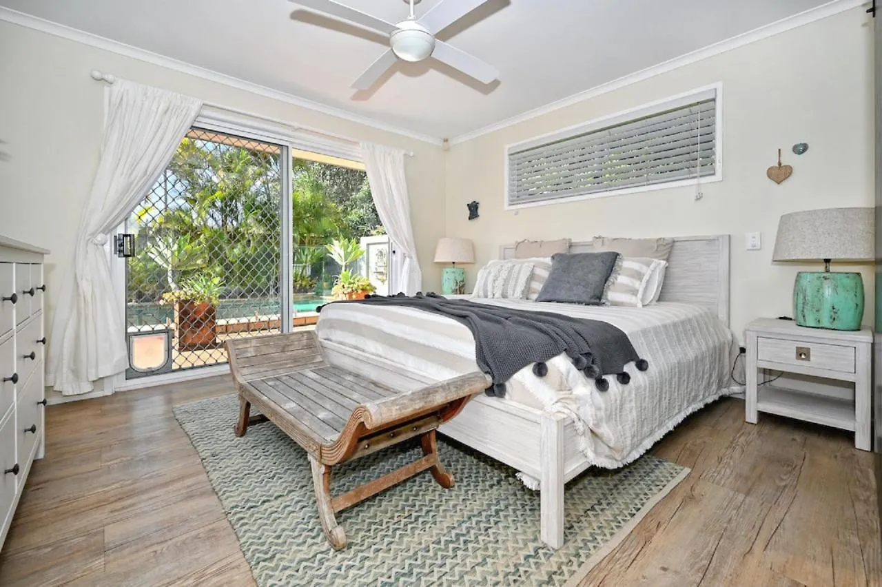 Driftwood Beach Home Kawana Waters